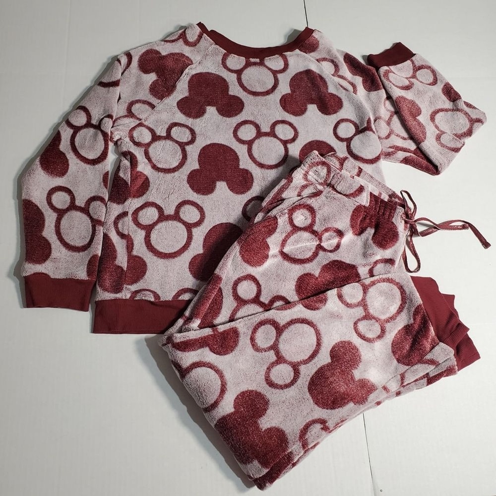 Disney Women's Pajama Set with Mickey Mouse Print. size L.  SKU# A-96